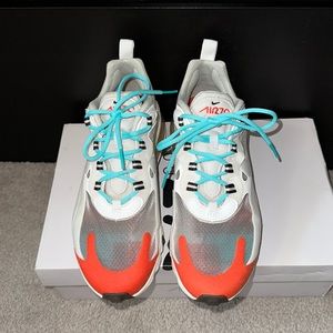 NIKE W AIR MAX 270 REACT